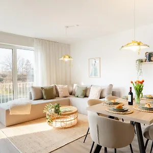 Premium-apartment Mit Balkon - Perfekt Fuer Familien, Gruppen Und Geschaeftsreisende - Zaya Apartment